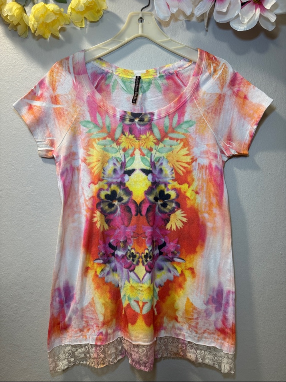 Vintage Havana Multicolor Floral Scoop Neck Short Sleeve Tee
